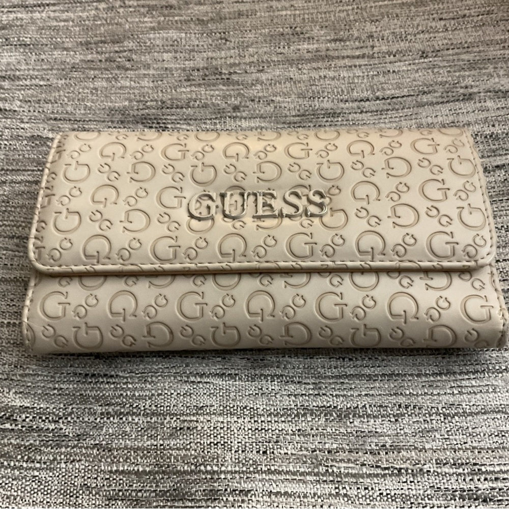 GUESS Wallet